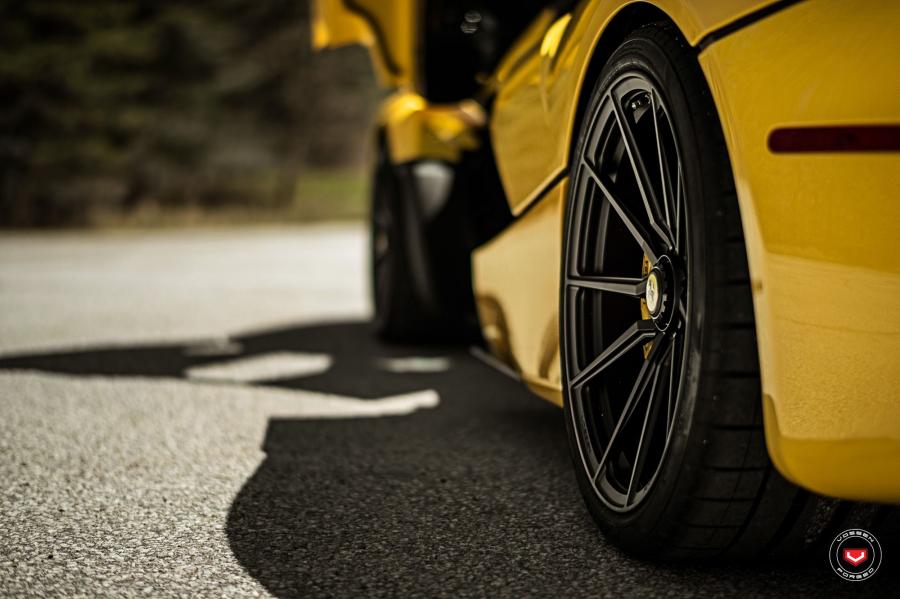 Детали экстерьера Ferrari LaFerrari on Vossen Wheels (M-X2) 2018 года  (фото 13 из 21)